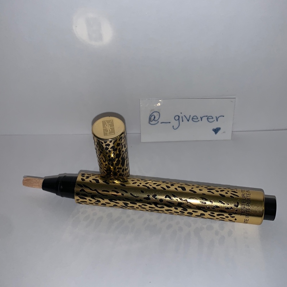02 Luminous Ivory Touché Eclat YSL Radiant Touch Concealer